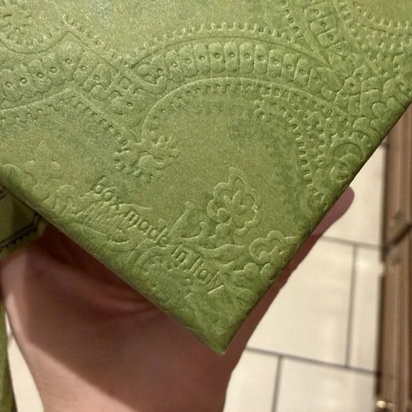 Mini Green Gucci Box w Ribbon - Picture 5 of 9